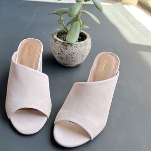 Brand new size 7 slides